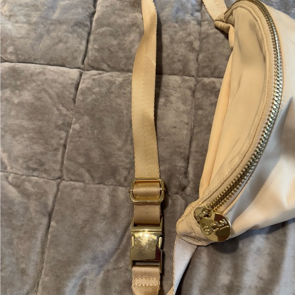 Stoney clover lane sand fanny pack with heart patch - Picture 4 of 5